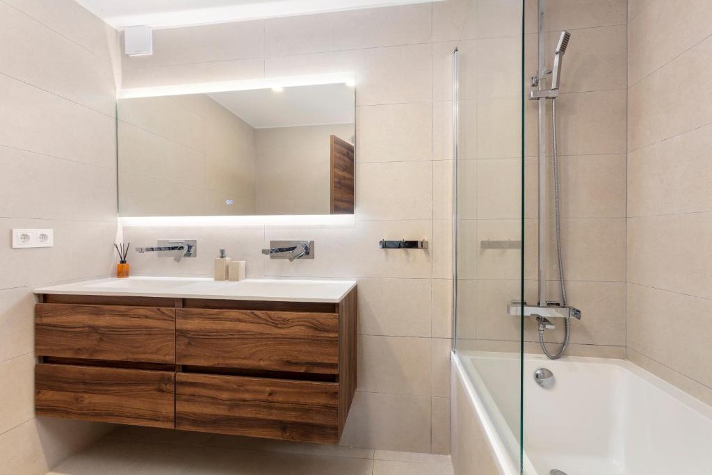 Bathroom & bath