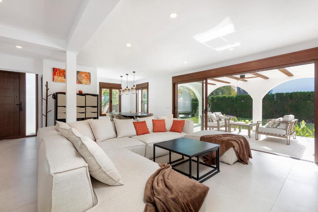 Living room & terrace